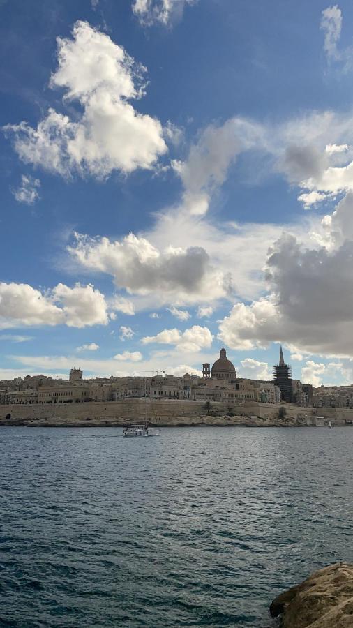 Spacious Seaview Sliema Apt, Steps From Valletta Ferry Εξωτερικό φωτογραφία