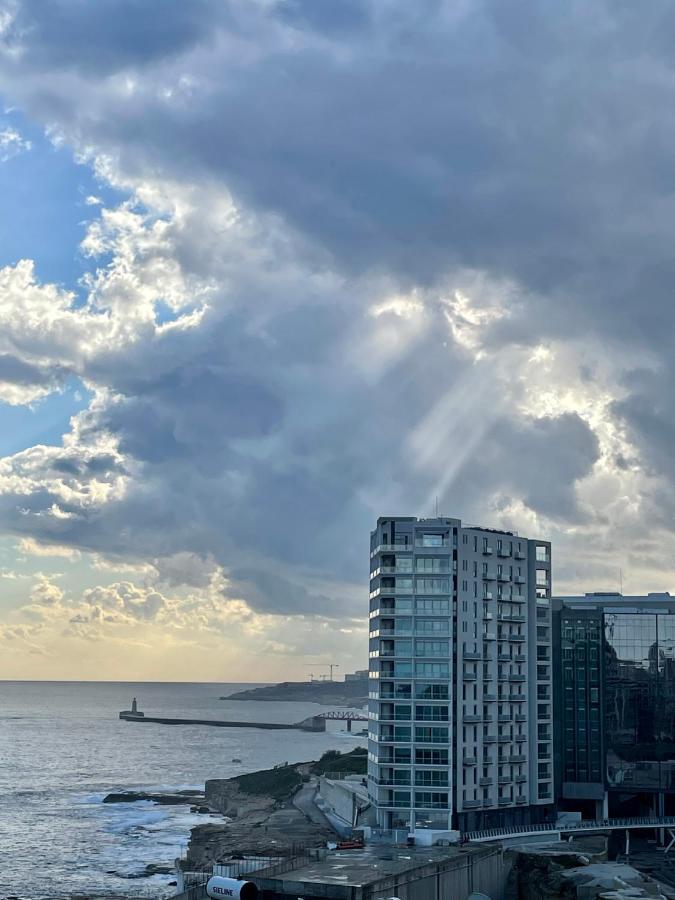 Spacious Seaview Sliema Apt, Steps From Valletta Ferry Εξωτερικό φωτογραφία