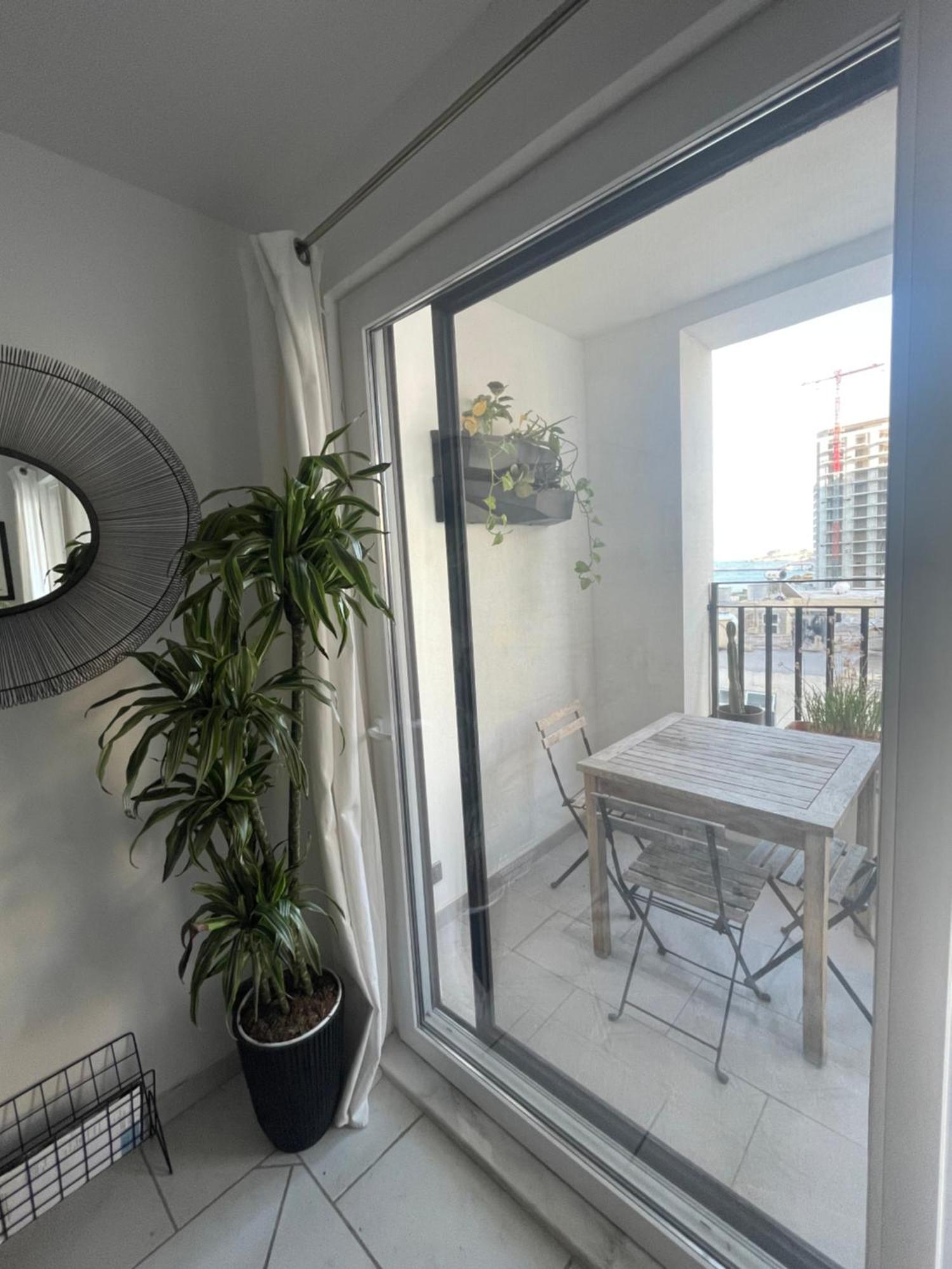 Spacious Seaview Sliema Apt, Steps From Valletta Ferry Εξωτερικό φωτογραφία
