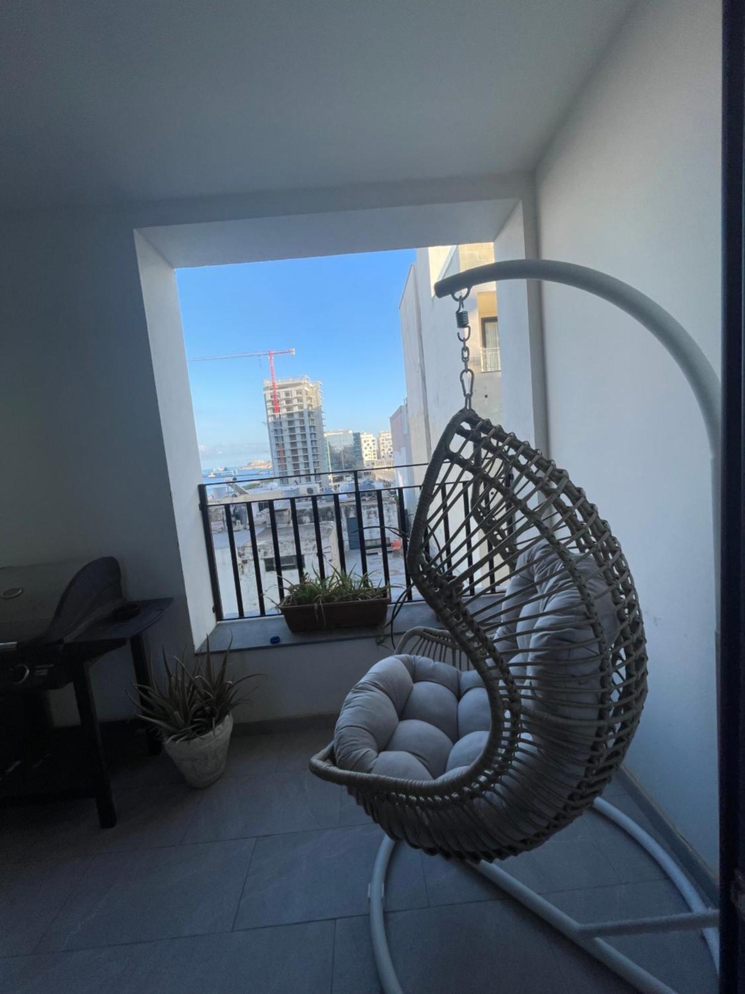 Spacious Seaview Sliema Apt, Steps From Valletta Ferry Εξωτερικό φωτογραφία