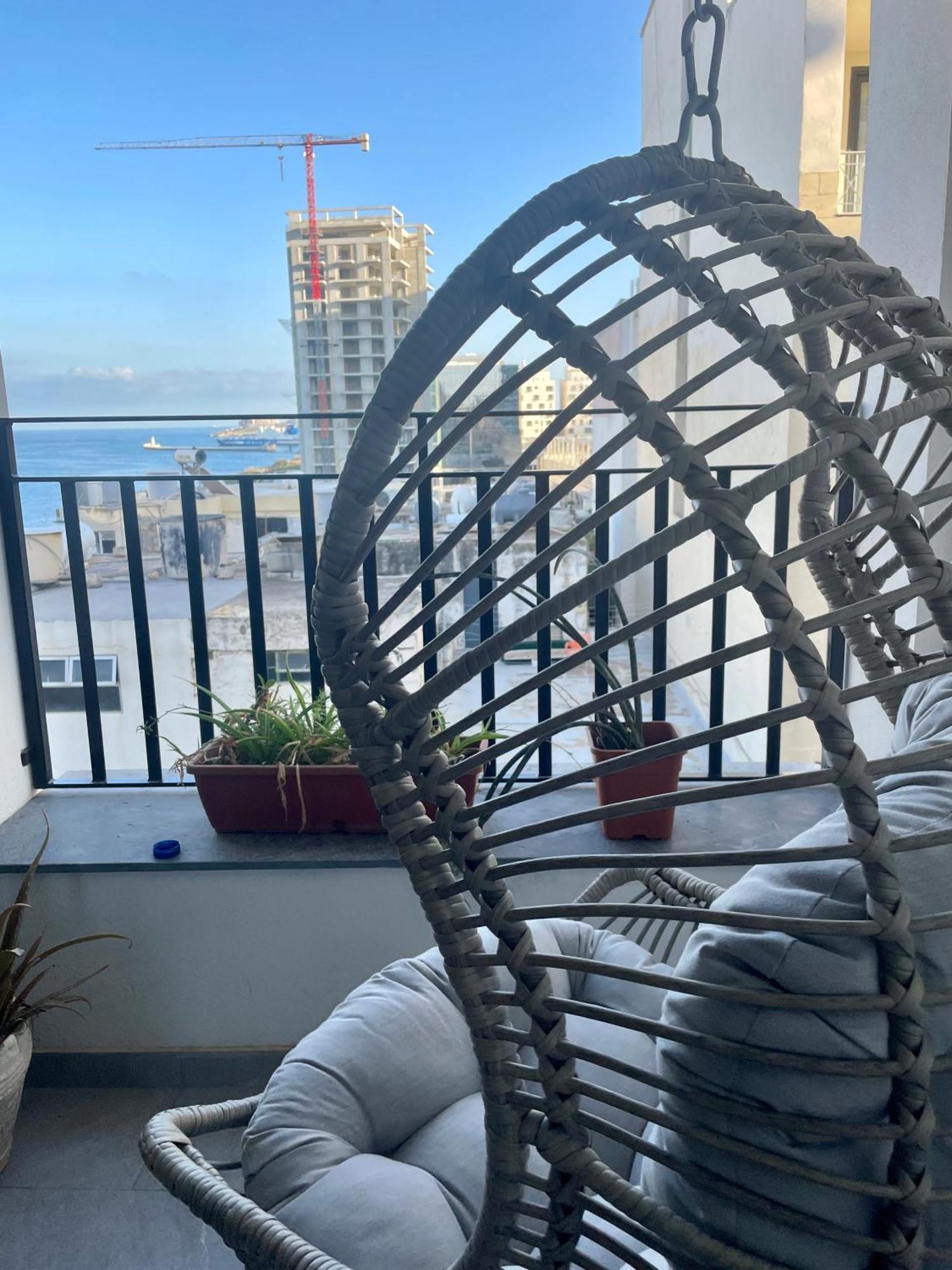 Spacious Seaview Sliema Apt, Steps From Valletta Ferry Εξωτερικό φωτογραφία