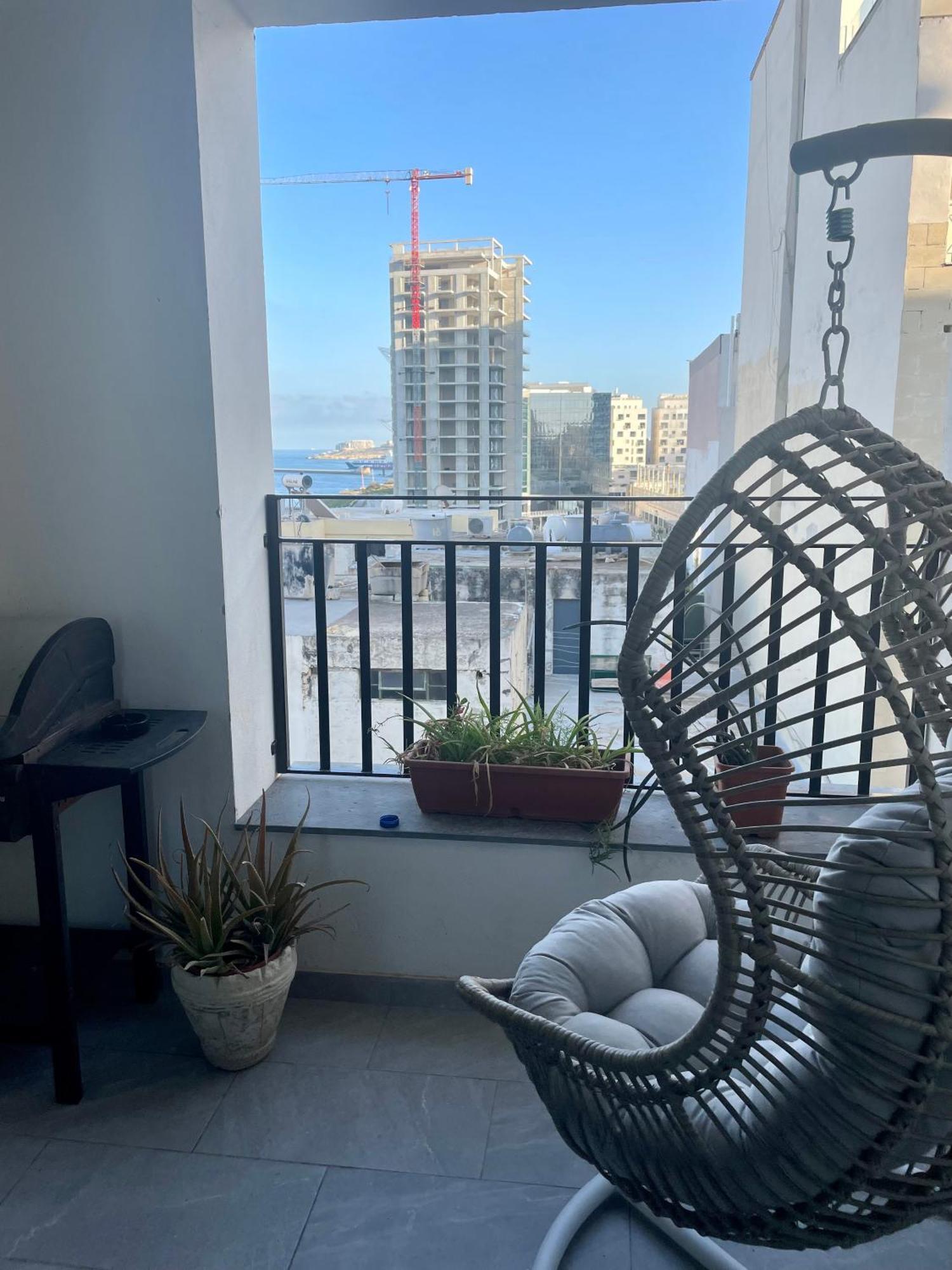 Spacious Seaview Sliema Apt, Steps From Valletta Ferry Εξωτερικό φωτογραφία