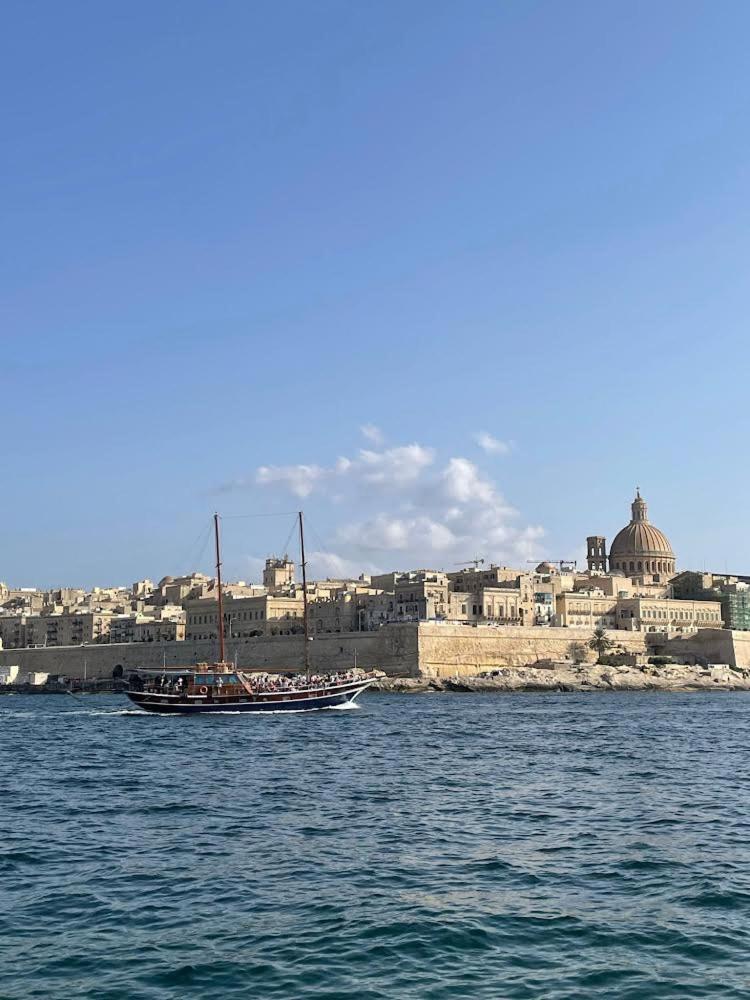 Spacious Seaview Sliema Apt, Steps From Valletta Ferry Εξωτερικό φωτογραφία