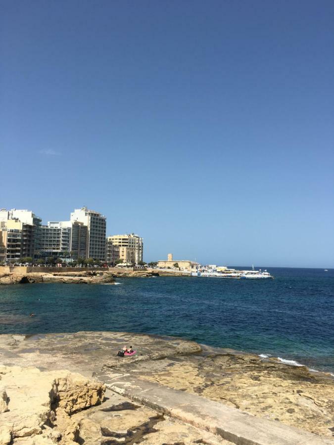 Spacious Seaview Sliema Apt, Steps From Valletta Ferry Εξωτερικό φωτογραφία
